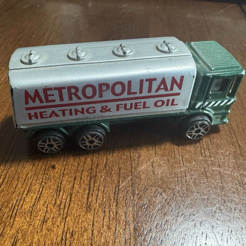 Metropolitan Heating & Fuel Oil Gas Tanker - 2018 - Maisto - Diecast - Loose